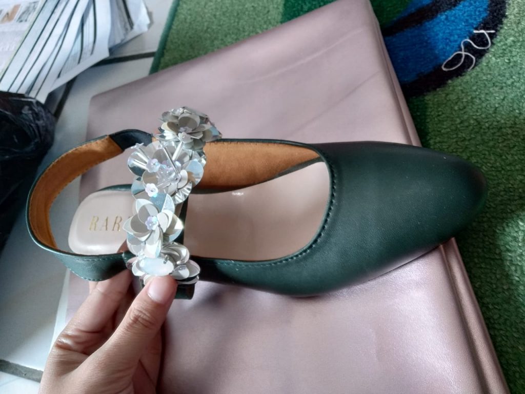 model payet sepatu