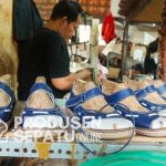 Pengrajin Sepatu yang berpengalaman