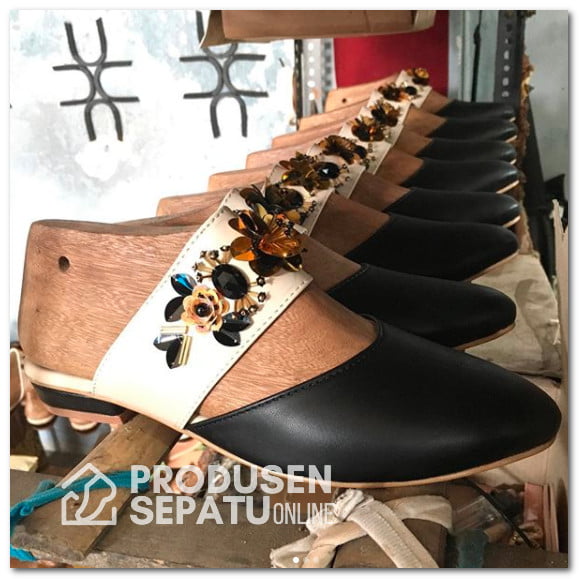 Sepatu Kerja Payet Wanita