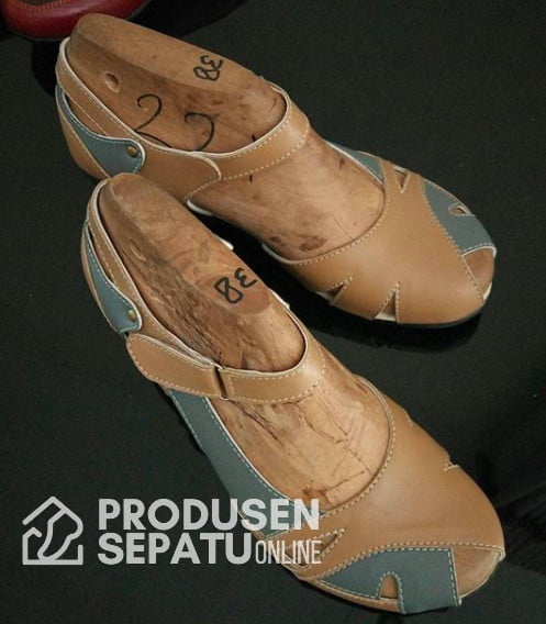 Sepatu Sandal Wedges Lucu Warna Coklat