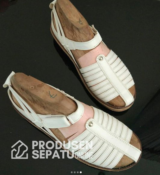sepatu sandal wanita putih keren
