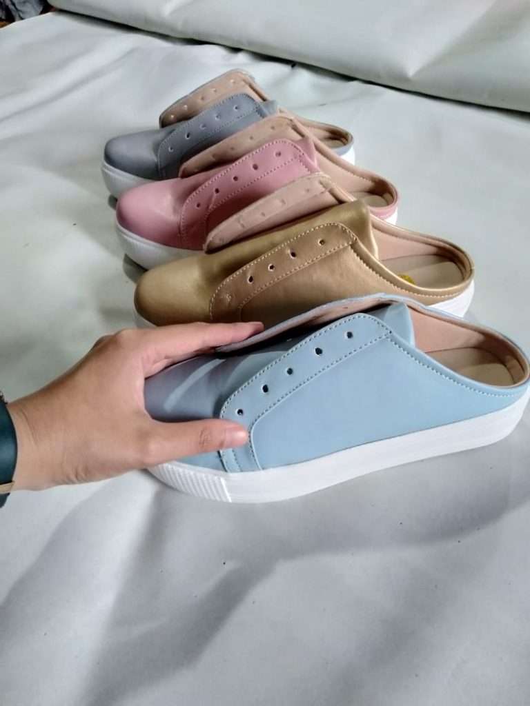 Custom Sepatu Merk Sendiri Sneakers