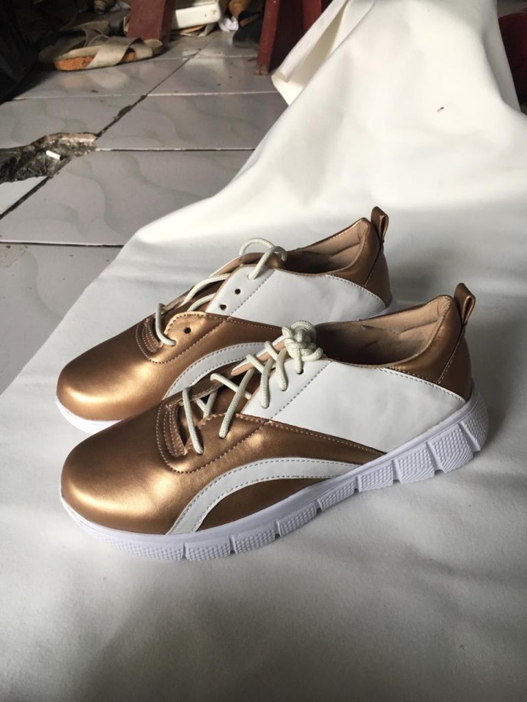 Custom Sepatu Wanita Merk Sendiri Keren