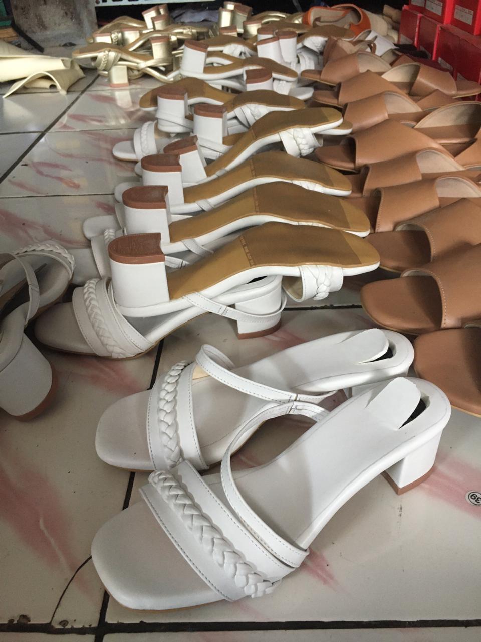 Sandal Blocked Heels Korea Warna Putih Cantik