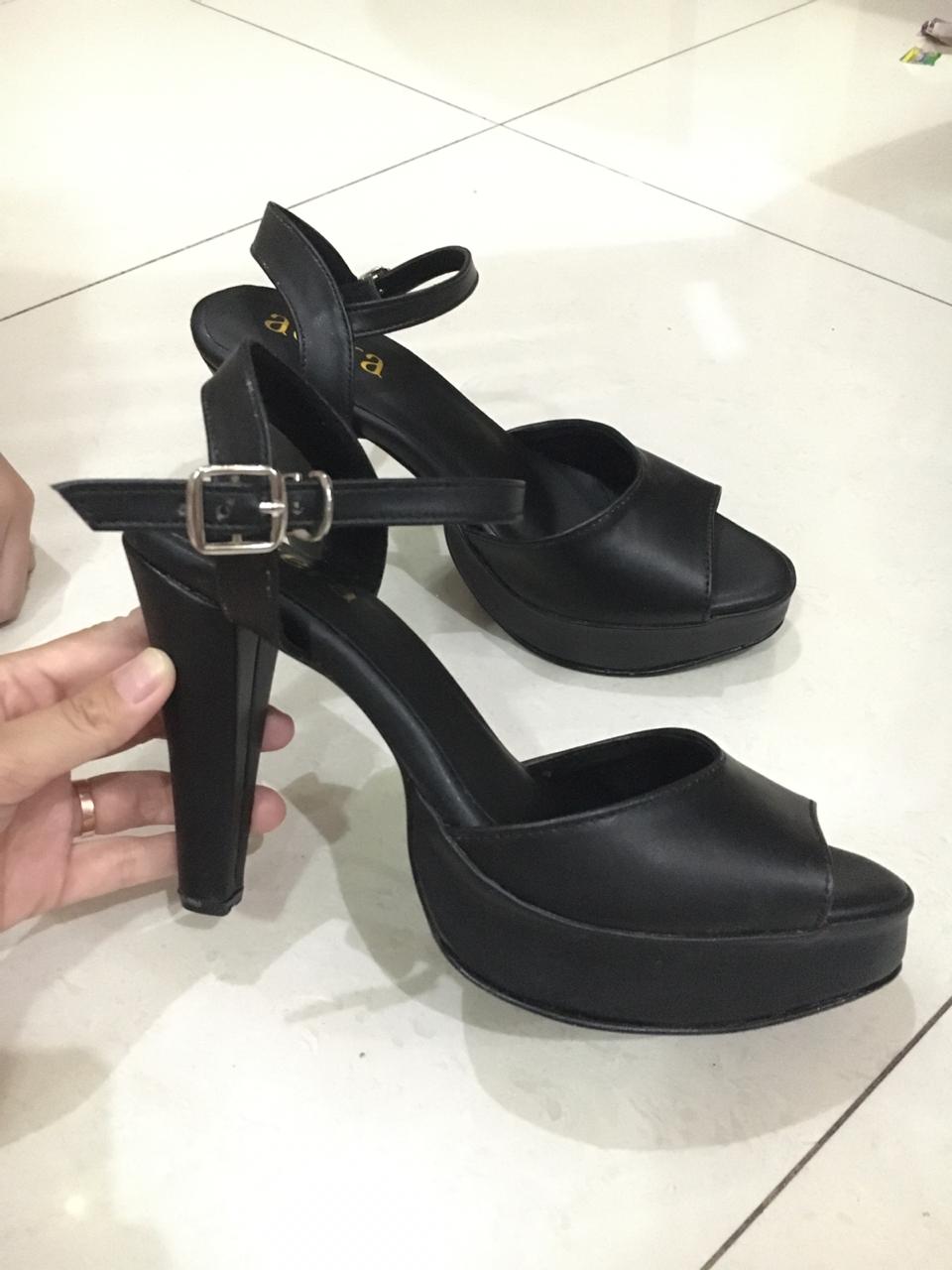 Sepatu Hak Cone Hitam