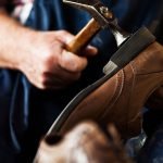 pembuatan sepatu kulit