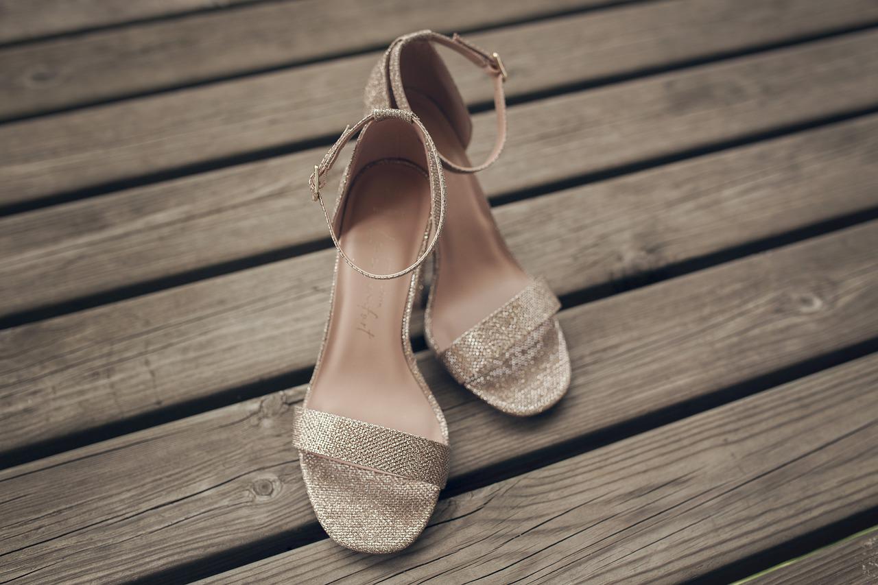 high heels model sandal wanita yang lagi trend 2022